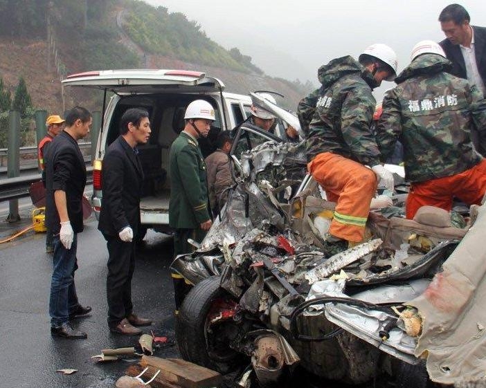 湛江發(fā)生車禍致五人身亡，最新報(bào)道曝光