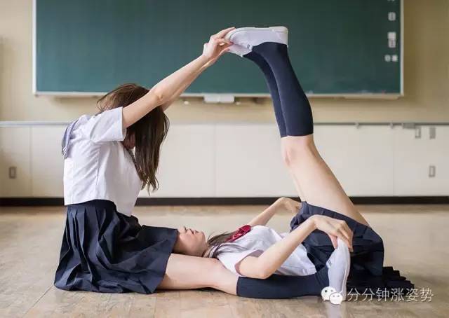 女子高中生的腰姿在線，青春風(fēng)采與自信之美的展現(xiàn)