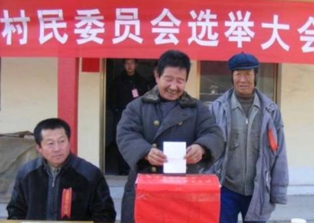 何家廟村民委員會(huì)領(lǐng)導(dǎo)團(tuán)隊(duì)，引領(lǐng)鄉(xiāng)村發(fā)展的核心力量新篇章